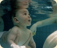 Baby_unter_Wasser.jpg